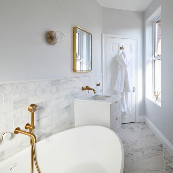 Calacatta-Marble-White-Marble-Bathroom-Metro-Tiles