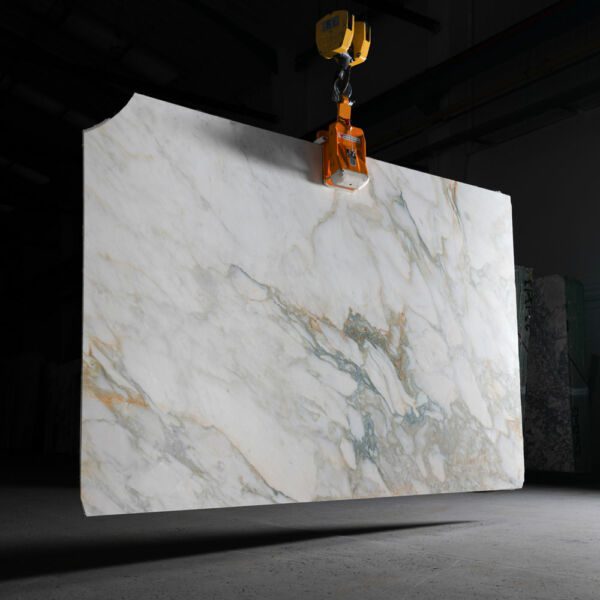 Calacatta-Apuano-Light-Marble-Slabs-Marble-Slab-Showroom