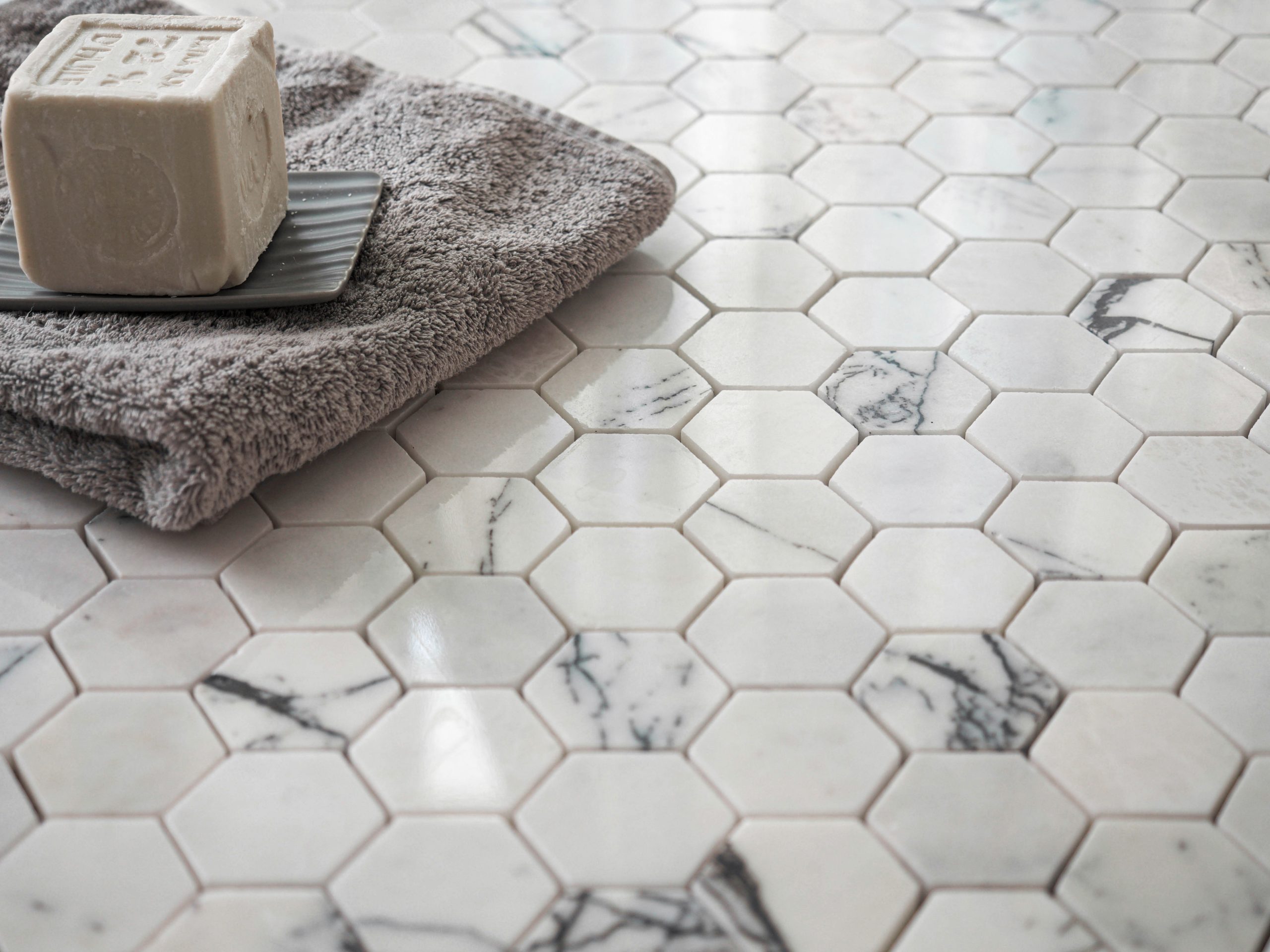 Calacatta Viola Marble Honed Mosaic