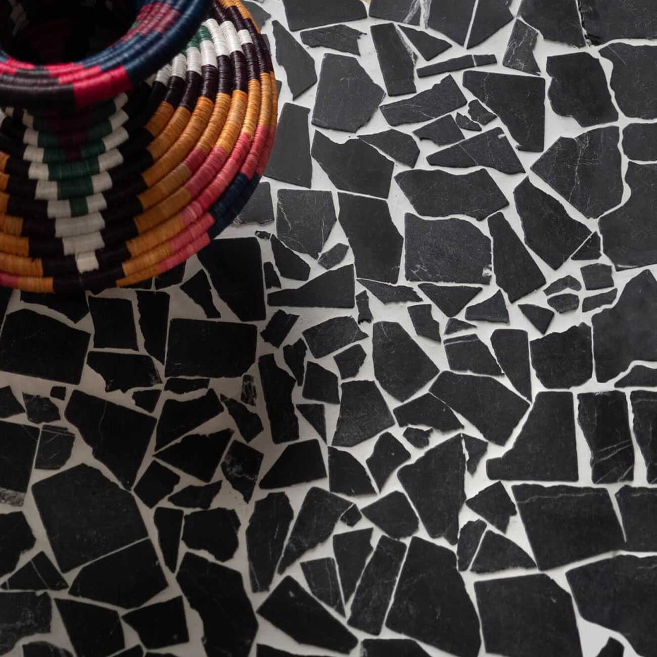 Nero-Marquina-Cracked-Mosaic